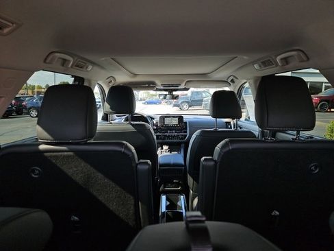 New 2025 Nissan Pathfinder Platinum image 8