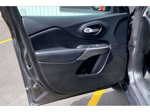 Used 2021 Jeep Cherokee Latitude Lux image 24