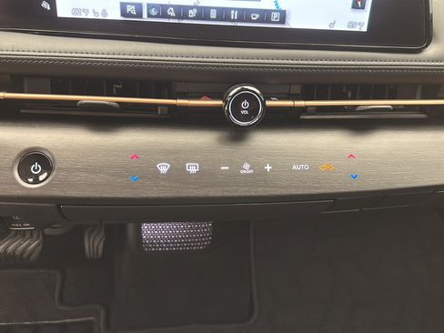 Used 2024 Nissan Ariya AWD image 17