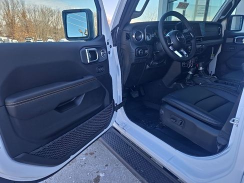 New 2026 Jeep Wrangler Unlimited Sahara AWD/4WD image 27