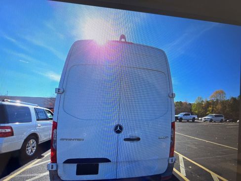 Used 2021 Mercedes-Benz Sprinter 144 Cargo image 7