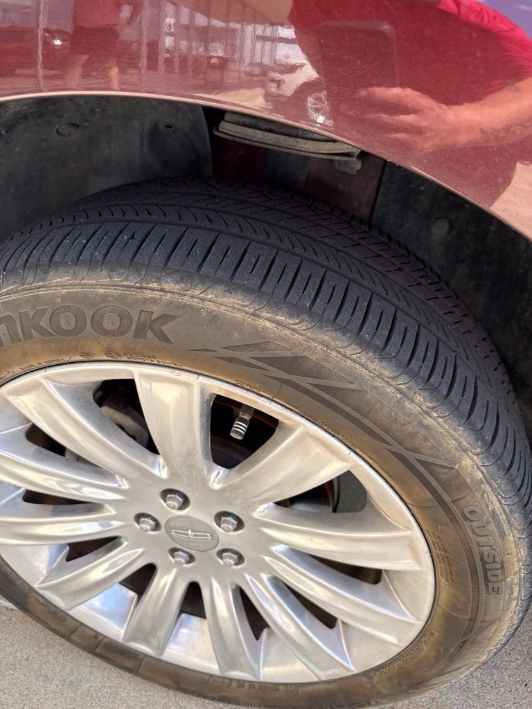 Used 2012 Lincoln MKX FWD image 5