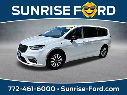 Used 2024 Chrysler Pacifica Limited