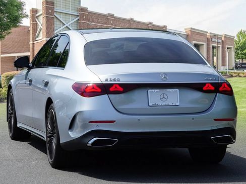 Used 2024 Mercedes-Benz E 350 4MATIC Sedan image 7