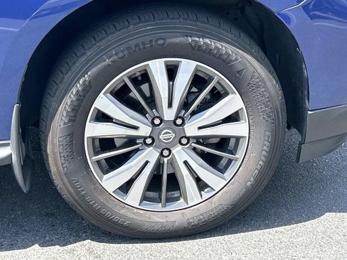 Used 2017 Nissan Pathfinder SL w/ SL Tech Package AWD/4WD image 10