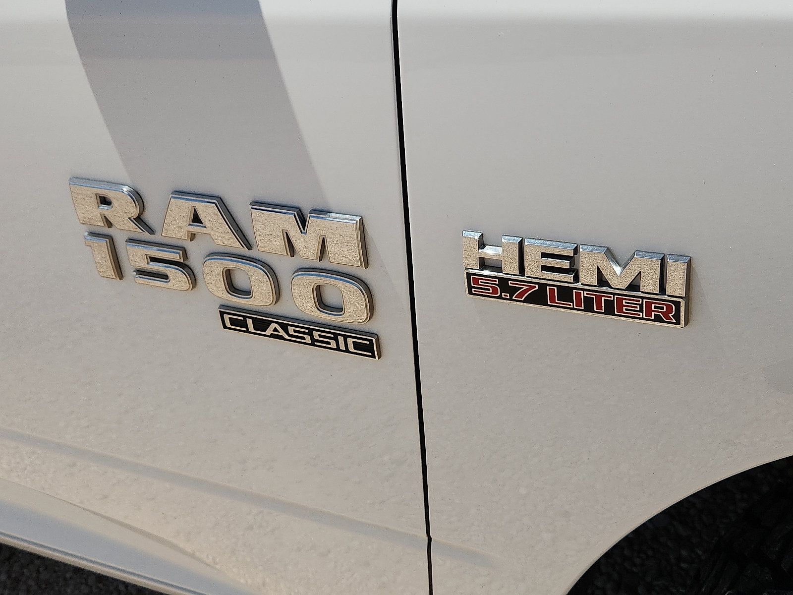 Used 2020 RAM 1500 Classic SLT AWD/4WD image 8