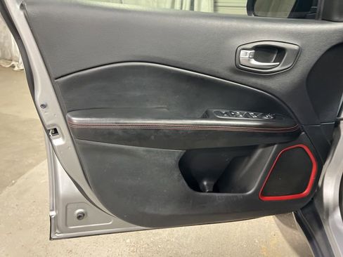 Used 2020 Jeep Compass Trailhawk AWD/4WD image 24