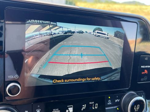 Used 2023 Toyota Highlander XLE AWD/4WD image 20