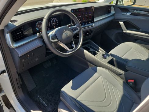 New 2026 Volkswagen Tiguan SE FWD image 30