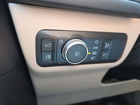 Used 2021 Ford Escape Titanium FWD image 18