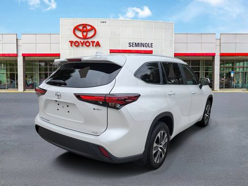 Used 2026 Toyota Highlander XLE AWD/4WD image 3