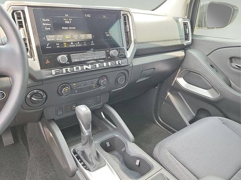Used 2025 Nissan Frontier SV w/ Tow Package AWD/4WD image 18