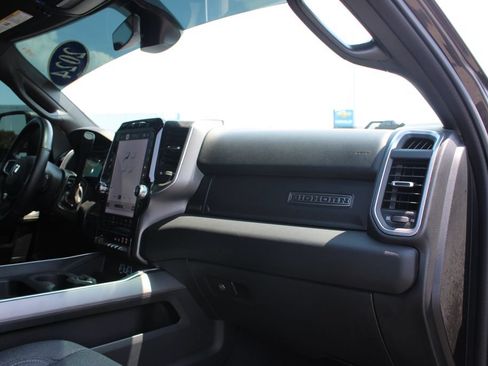 Used 2024 RAM 2500 Big Horn w/ Night Edition AWD/4WD image 32