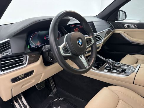 Certified 2022 BMW X5 xDrive40i w/ M Sport Package AWD/4WD image 4