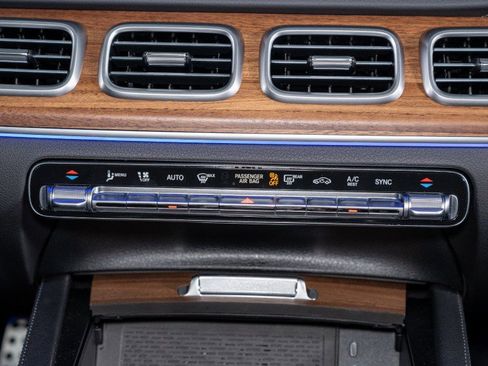 Certified 2025 Mercedes-Benz GLS 450 4MATIC image 23