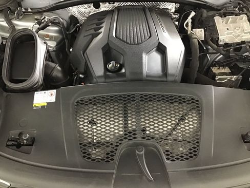 Certified 2023 Porsche Macan Turbo AWD/4WD image 17