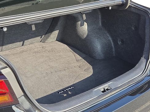 Used 2024 Nissan Altima 2.5 S image 8