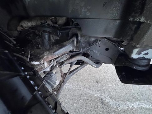 Used 2005 HUMMER H2 SUT w/ Preferred Equipment Group image 13