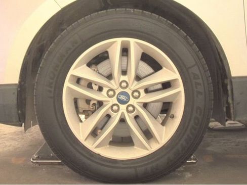 Used 2016 Ford Edge SEL AWD/4WD image 25