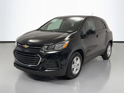 Used 2020 Chevrolet Trax LS w/ Tint and Cruise Package FWD image 5