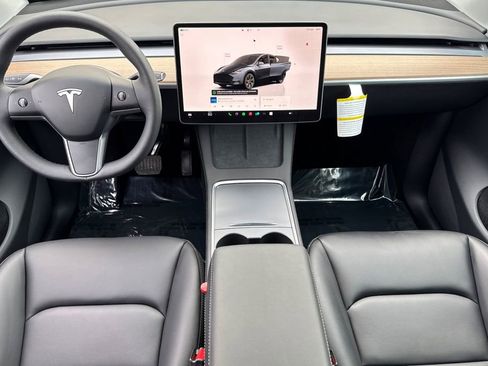 Used 2025 Tesla Model Y Long Range image 12