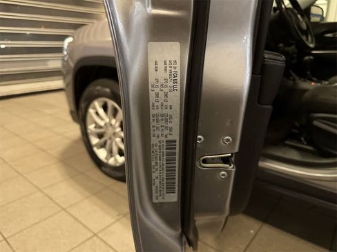 Used 2019 Jeep Cherokee Latitude w/ Cold Weather Group image 14