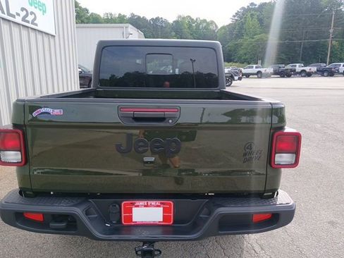 Used 2022 Jeep Gladiator Sport AWD/4WD image 4