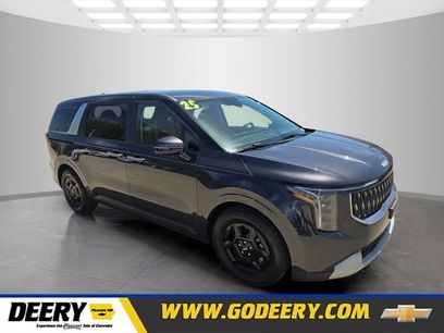 Used 2025 Kia Carnival