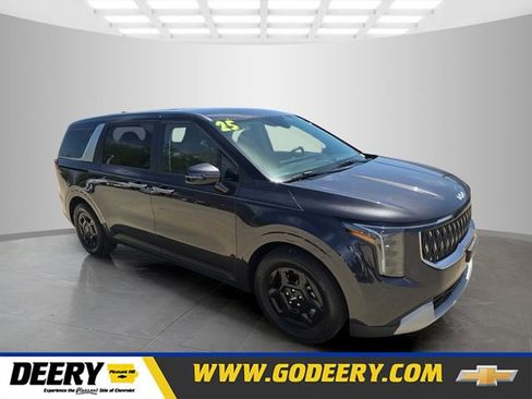 Used 2025 Kia Carnival FWD image 1