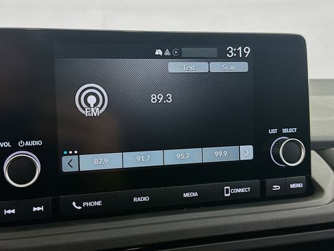 Used 2025 Honda Accord SE image 19