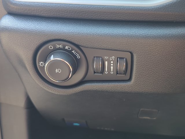 New 2026 Chrysler Pacifica Select FWD image 21