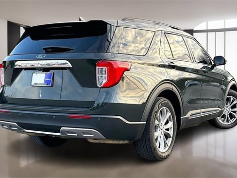 Used 2022 Ford Explorer XLT w/ Equipment Group 202A image 6