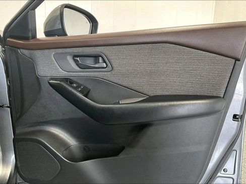 Used 2023 Nissan Rogue S AWD/4WD image 35