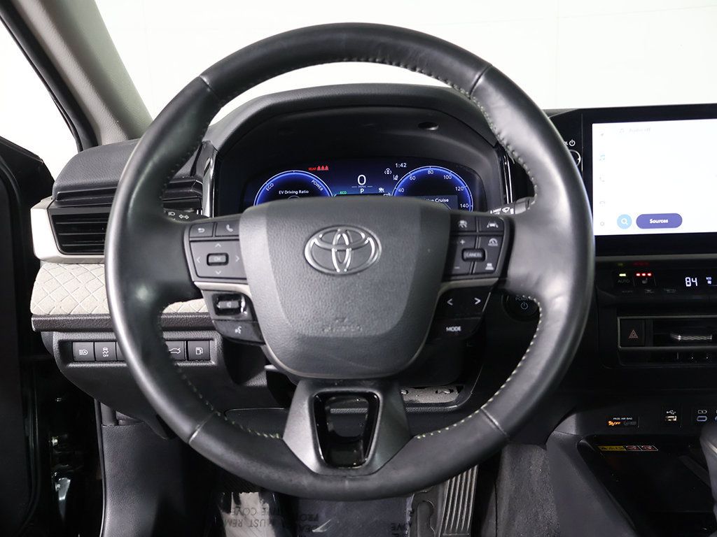Used 2025 Toyota Camry XLE FWD image 35