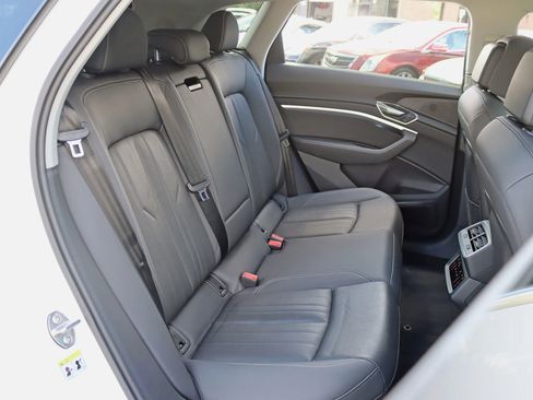 Used 2019 Audi e-tron Premium Plus image 31