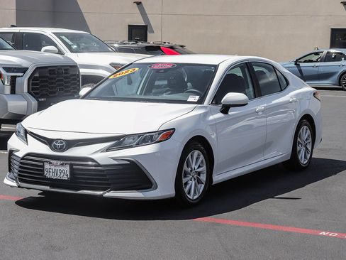 Used 2023 Toyota Camry LE FWD image 3