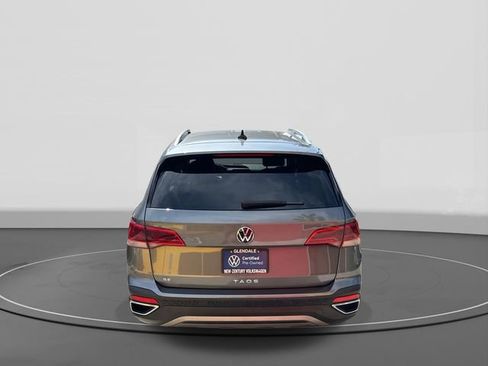 Certified 2023 Volkswagen Taos SE w/ Black Wheel Package image 4
