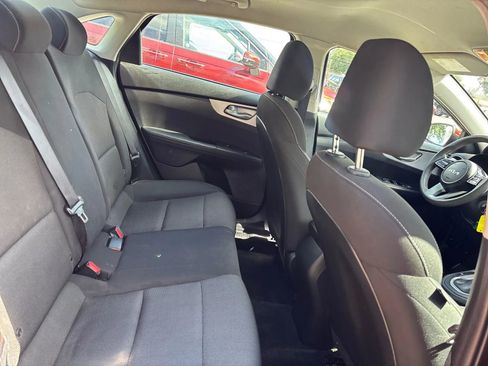 Used 2022 Kia Forte LXS FWD image 12