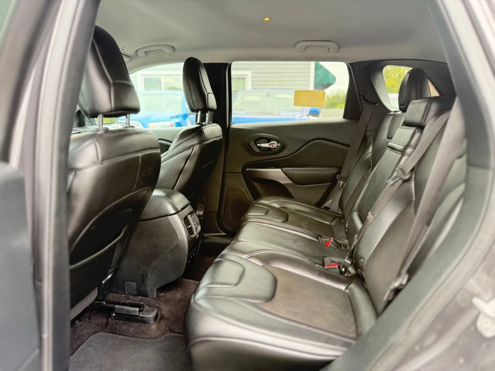 Used 2019 Jeep Cherokee Latitude Plus AWD/4WD image 10