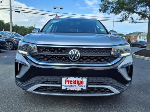 Certified 2022 Volkswagen Taos SE w/ IQ.Drive SE Package image 2