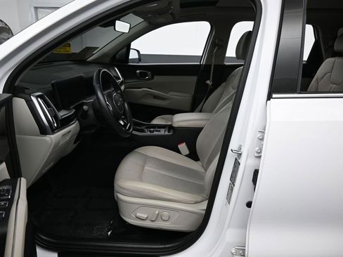Used 2024 Kia Sorento S w/ Panoramic Sunroof Package FWD image 11