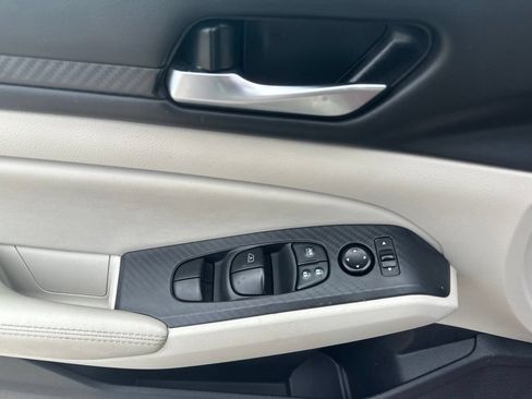Certified 2025 Nissan Altima 2.5 SV FWD image 15