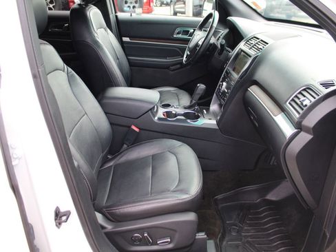 Used 2017 Ford Explorer Limited w/ Equipment Group 301A FWD image 14