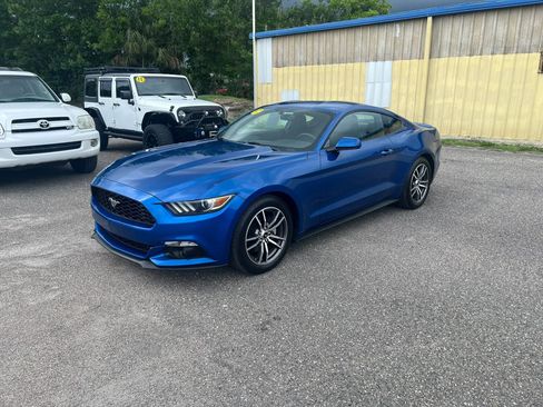 Used 2017 Ford Mustang Coupe RWD image 2