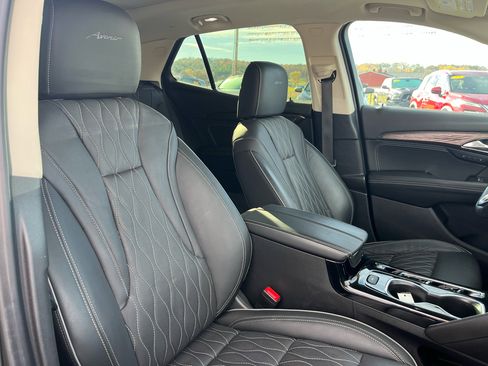 Used 2021 Buick Envision Avenir w/ Technology Package II image 32