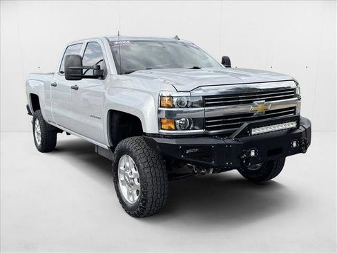 Used 2015 Chevrolet Silverado 2500 LT w/ LT Convenience Package image 3