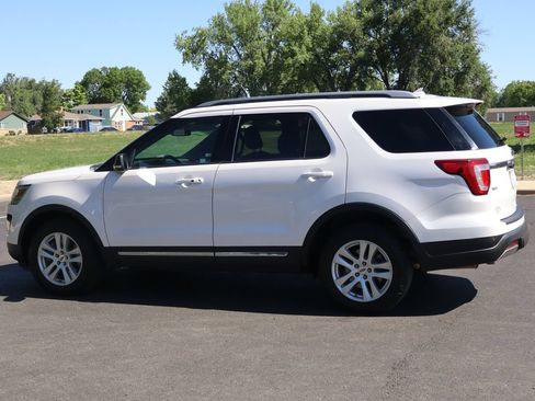 Used 2019 Ford Explorer XLT w/ Equipment Group 202A AWD/4WD image 8