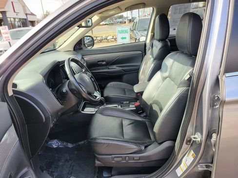 Used 2020 Mitsubishi Outlander SEL image 2