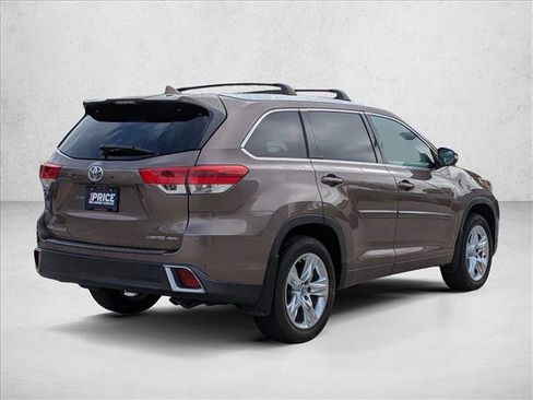 Used 2017 Toyota Highlander Limited image 5