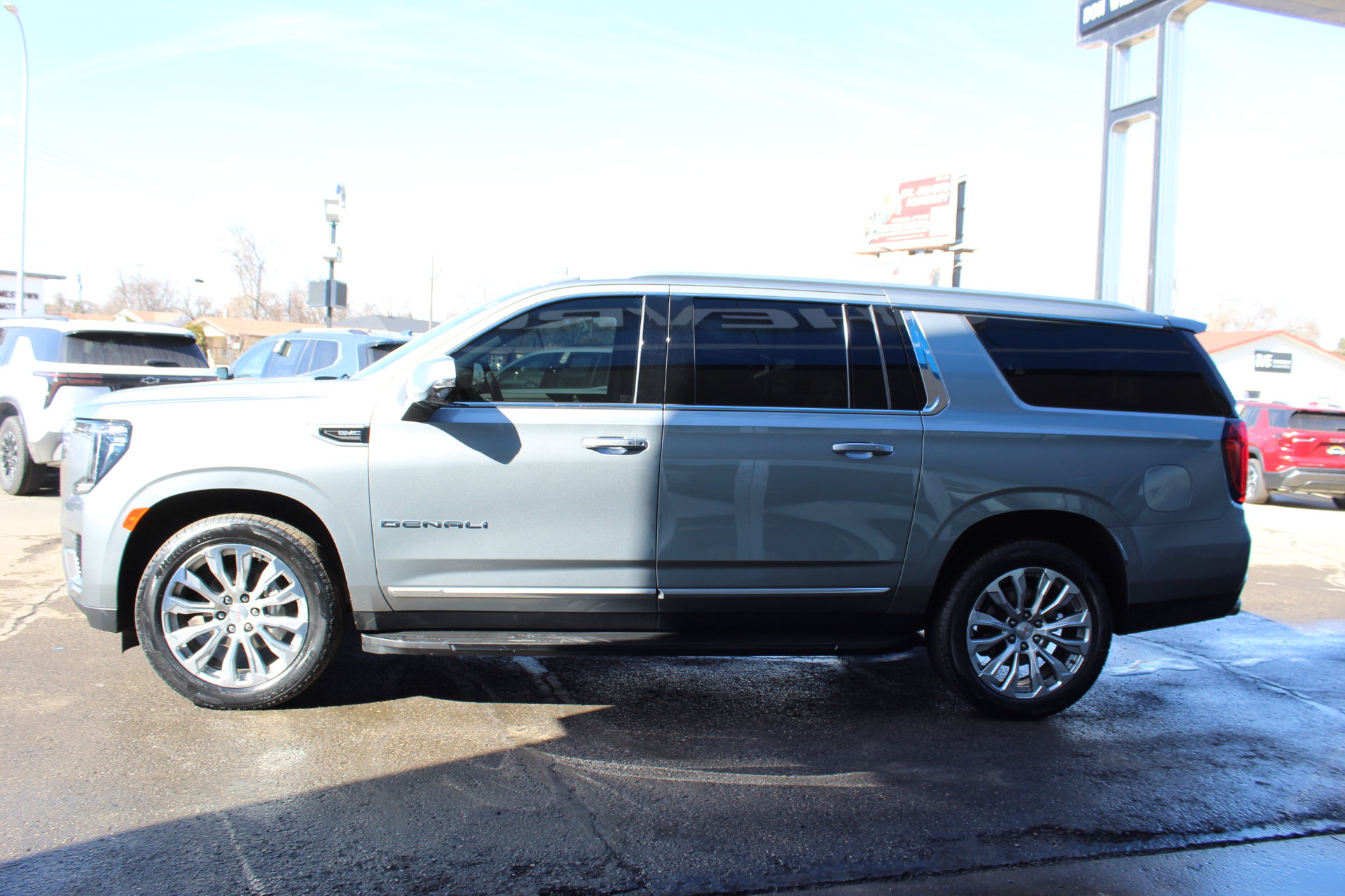 Certified 2023 GMC Yukon XL Denali w/ Max Trailering Package AWD/4WD image 9